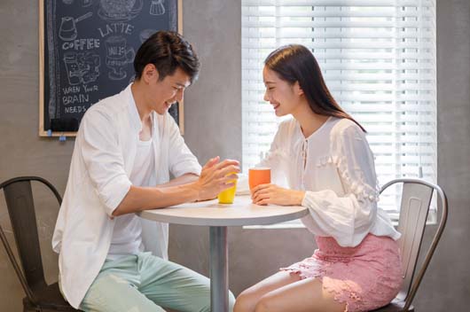 联谊中寻爱，如何行销自己更容易吸引优质桃花？